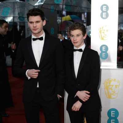 Jeremy Irvine en los BAFTA 2013