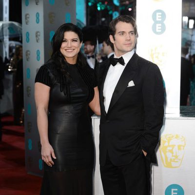 Gina Carano y Henry Cavill en los BAFTA 2013