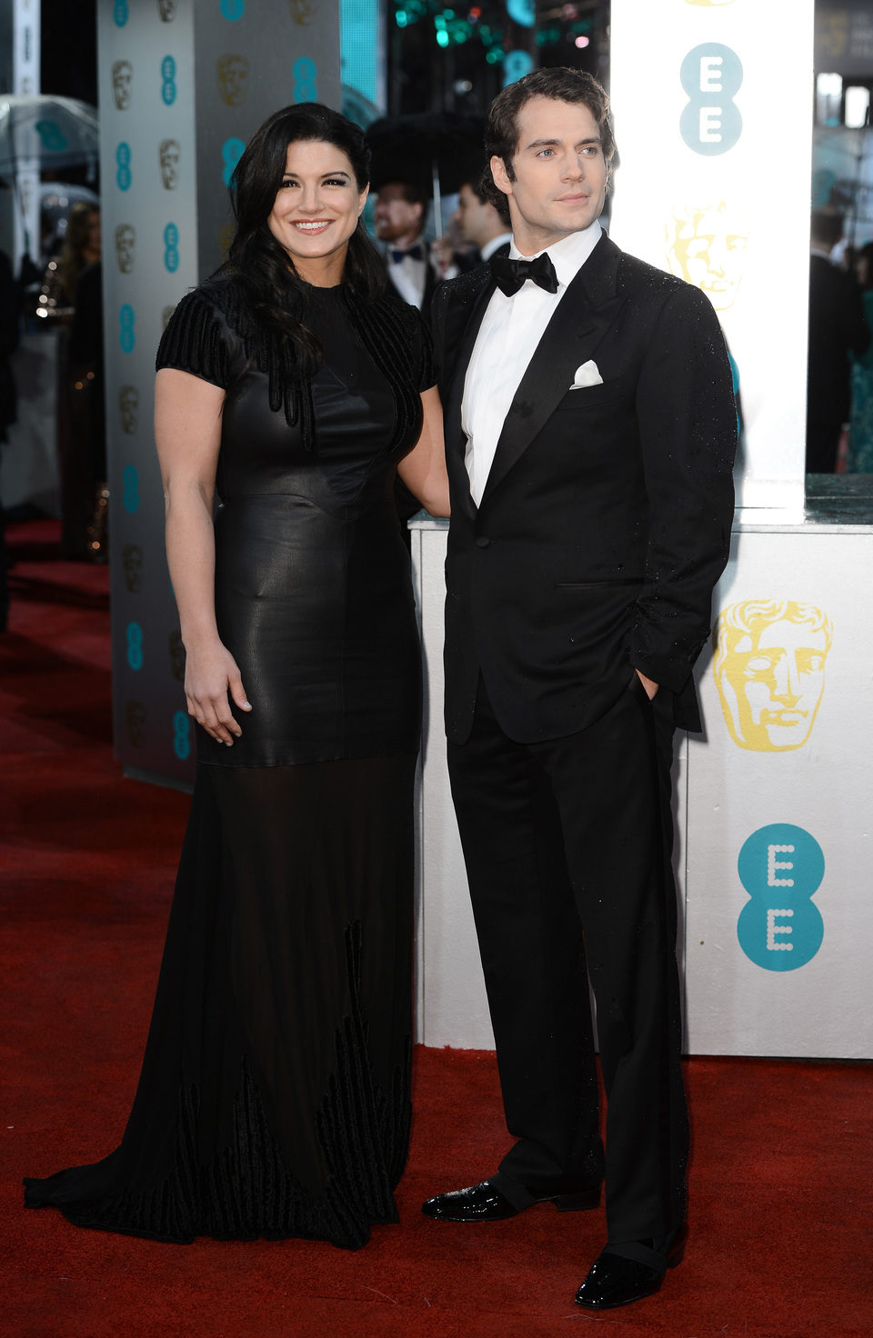 Gina Carano y Henry Cavill en los BAFTA 2013