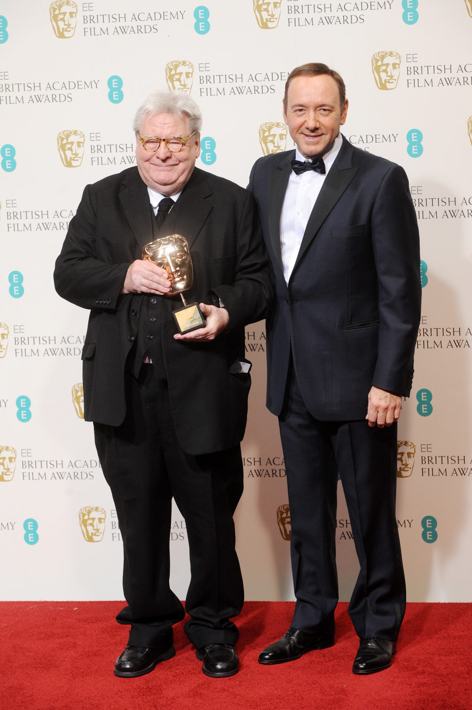 Alan Parker y Kevin Spacey posan en los BAFTA 2013