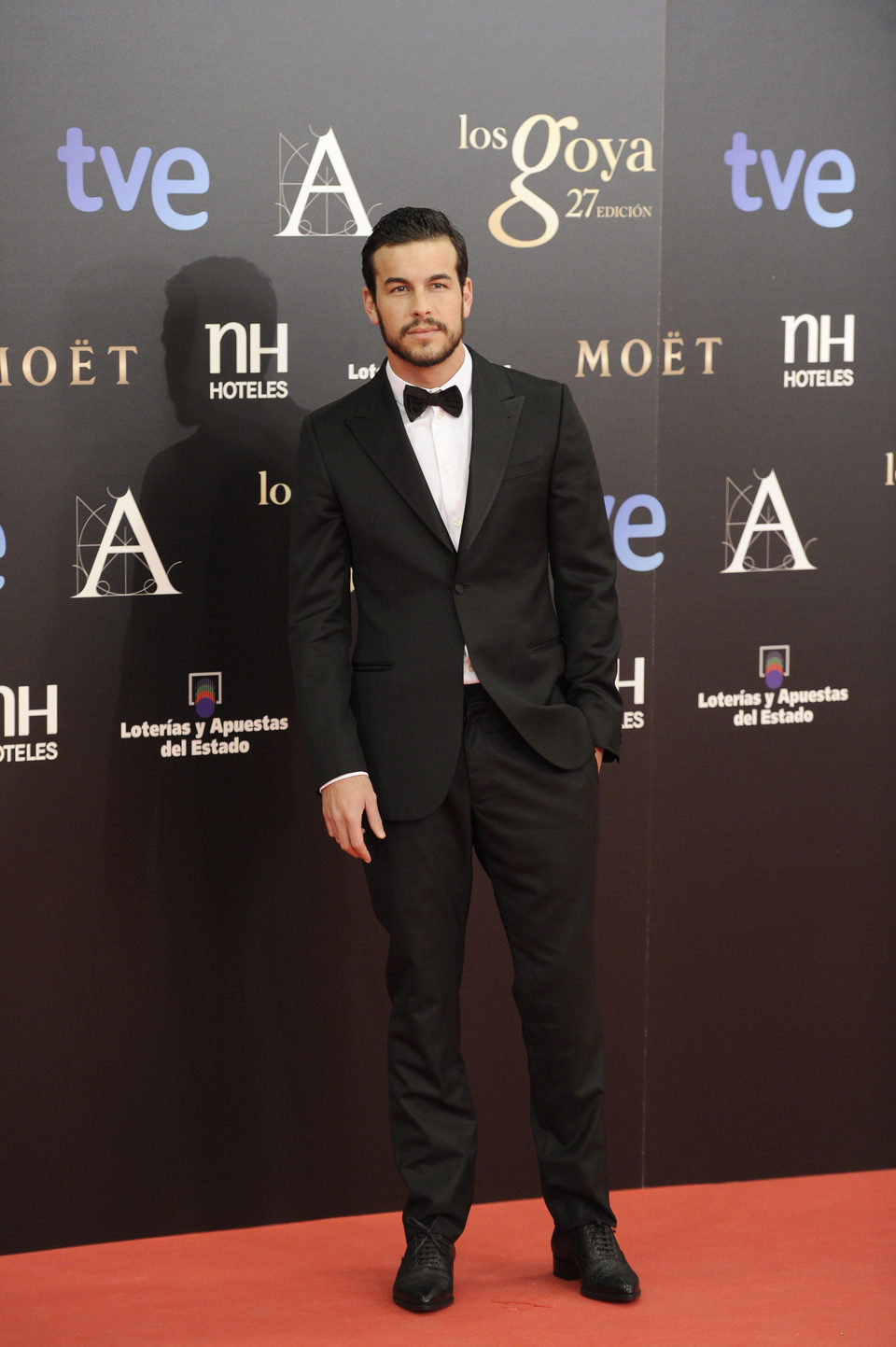 Mario Casas en la alfombra roja de los Goya 2013