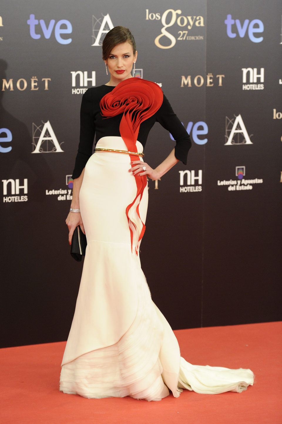 Nieves Álvarez en la alfombra roja de los Goya 2013