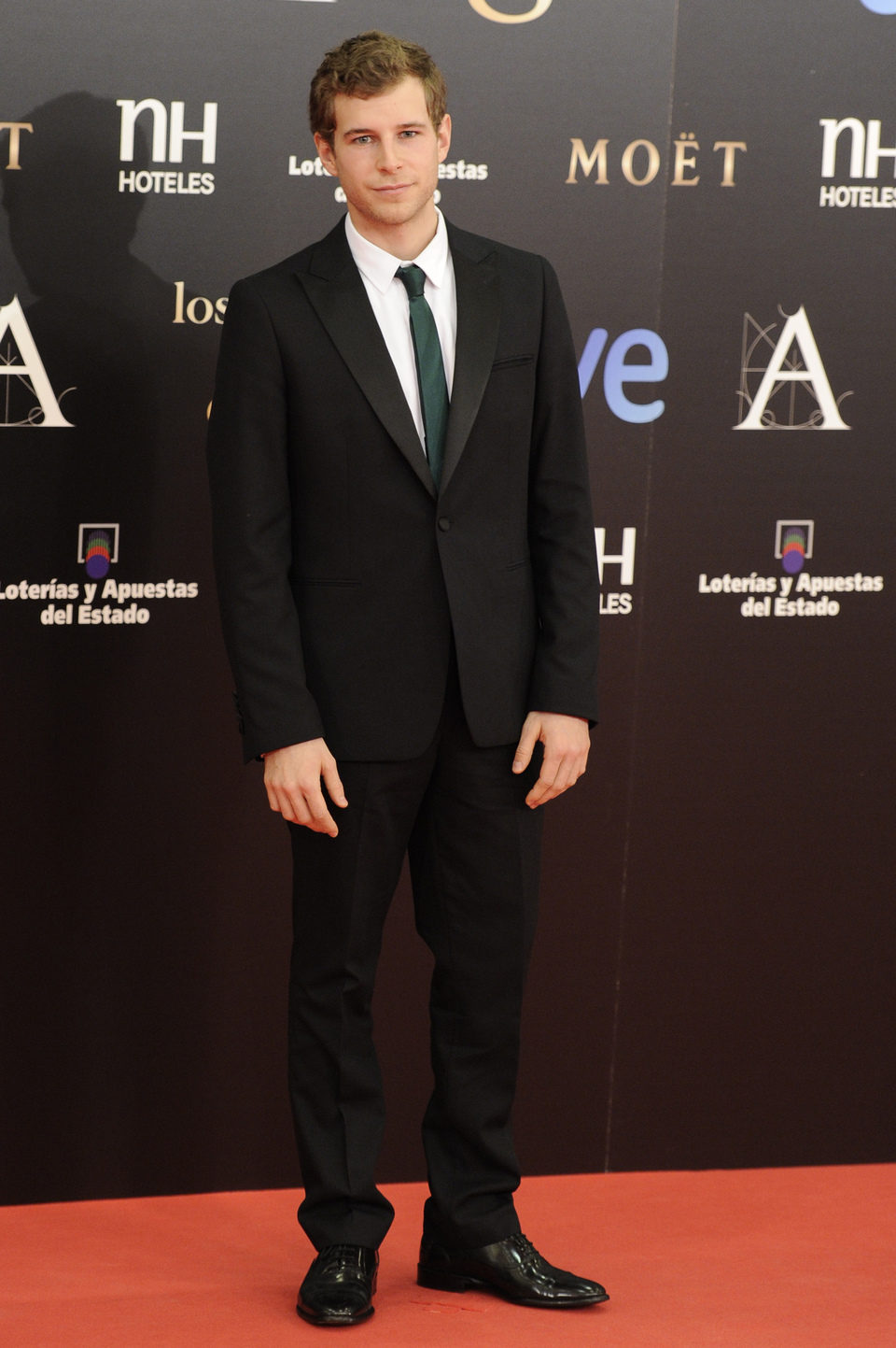 Álvaro Cervantes en la alfombra roja de los Goya 2013