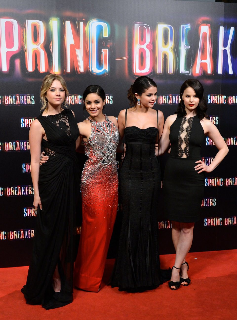 Ashley Benson, Vanessa Hudgens, Selena Gomez y Rachel Korine en la premiere de 'Spring Breakers' en Madrid