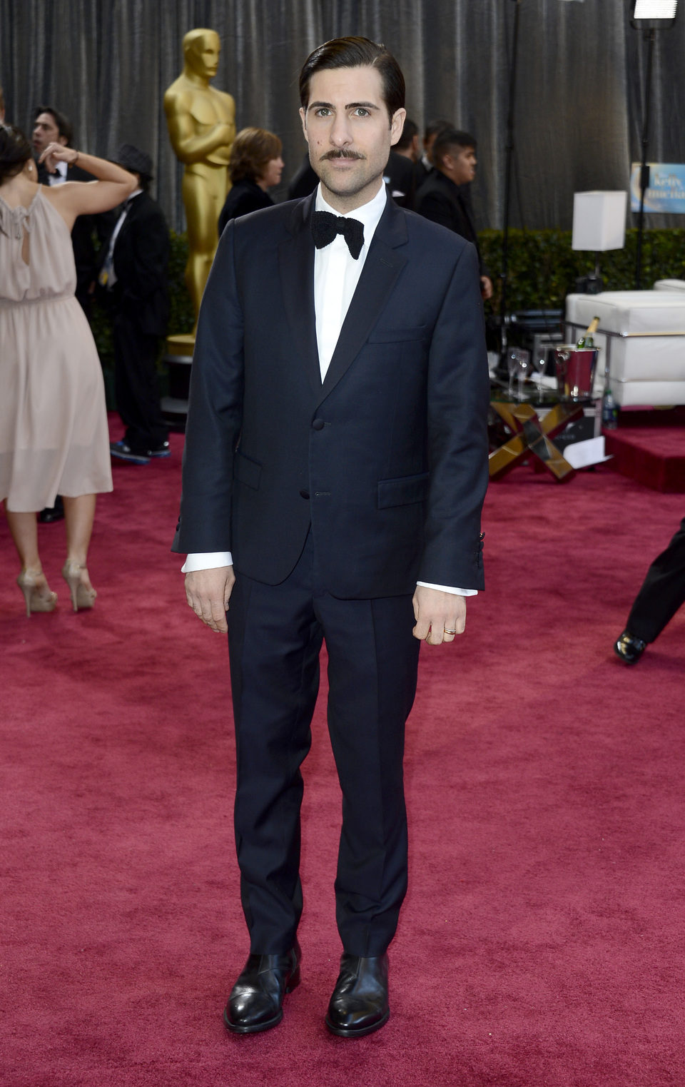 Jason Schwartzman en la alfombra roja de los Oscar 2013