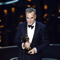 Daniel Day-Lewis recoge el Oscar a Mejor Actor por 'Lincoln'