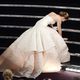 Jennifer Lawrence tropieza en los Oscar 2013