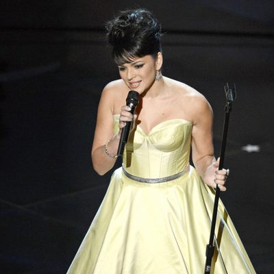 Norah Jones canta en los Oscar 2013