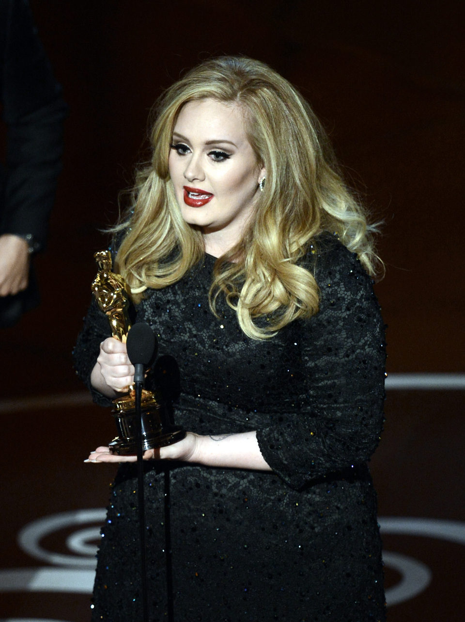 Adele recoge el Oscar a Mejor Canción Original por 'Skyfall'