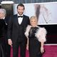 Bradley Cooper y su madre Gloria Cooper en los Oscar 2013