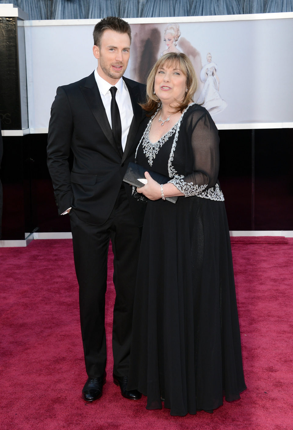 Chris Evans y su madre Lisa Evans en los Oscar 2013