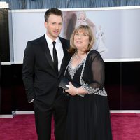 Chris Evans y su madre Lisa Evans en los Oscar 2013