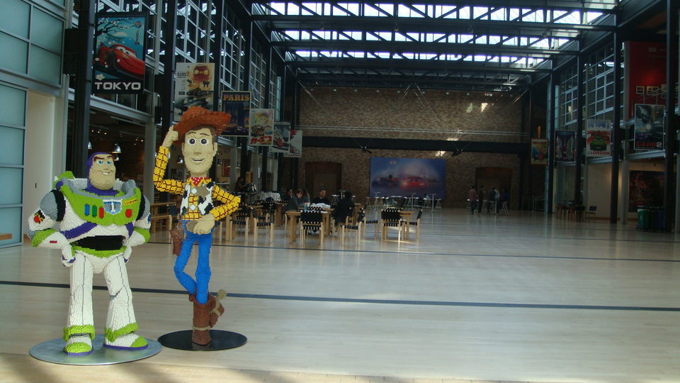 Buzz y Woody en el comedor de Pixar