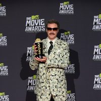 Will Ferrell con su premio en los MTV Movie Awards 2013