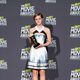 Emma Watson con su premio en los MTV Movie Awards 2013