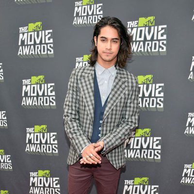 Avan Jogia en la alfombra roja de la entrega de los MTV Movie Awards 2013