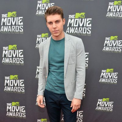 Nolan Funk en la alfombra roja de la entrega de los MTV Movie Awards 2013