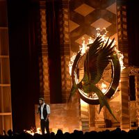 Liam Hemsworth presenta 'En llamas' en los MTV Movie Awards 2013