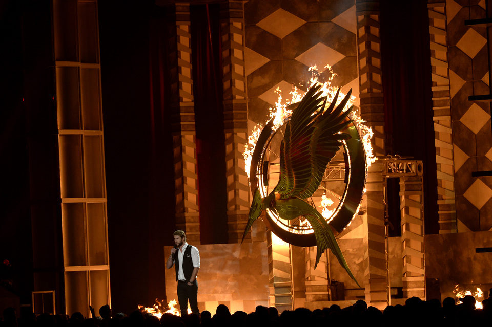 Liam Hemsworth presenta 'En llamas' en los MTV Movie Awards 2013