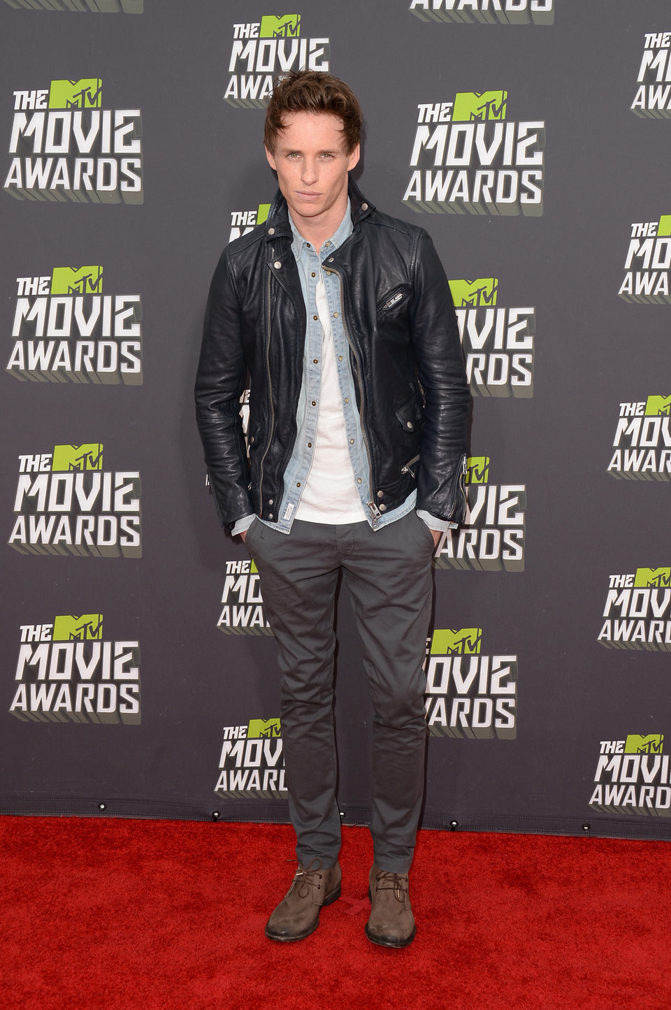 Eddie Redmayne en la alfombra roja de la entrega de los MTV Movie Awards 2013