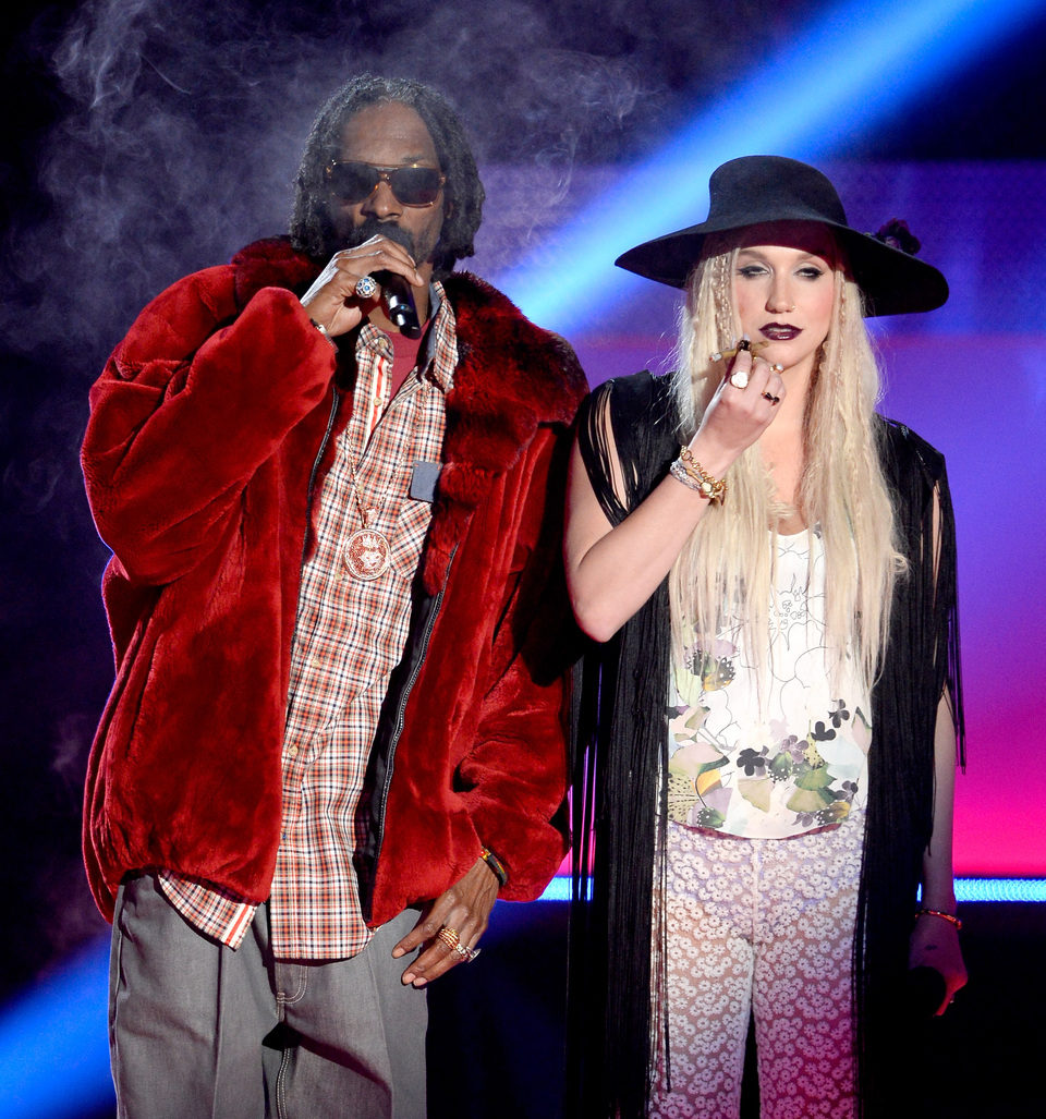 Snoop Dogg y Kesha en los MTV Movie Awards 2013