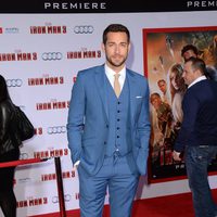 Zachary Levi en el estreno de 'Iron Man 3' en Los Ángeles