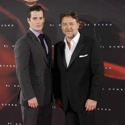 Henry Cavill y Russell Crowe en la premiere de 'El hombre de acero' en Madrid