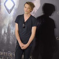 Jamie Campbell Bower en el photocall de 'Cazadores de Sombras: Ciudad de Hueso' en Madrid