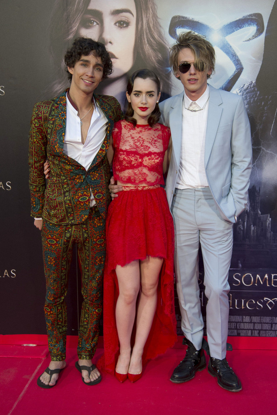 Robert Sheehan, Lily Collins y Jamie Campbell Bower en la premiere de 'Cazadores de Sombras: Ciudad de Hueso' en Madrid