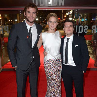 Liam Hemsworth, Jennifer Lawrence y Josh Hutcherson en la premiere mundial de 'Los Juegos del Hambre: En llamas' en Londres