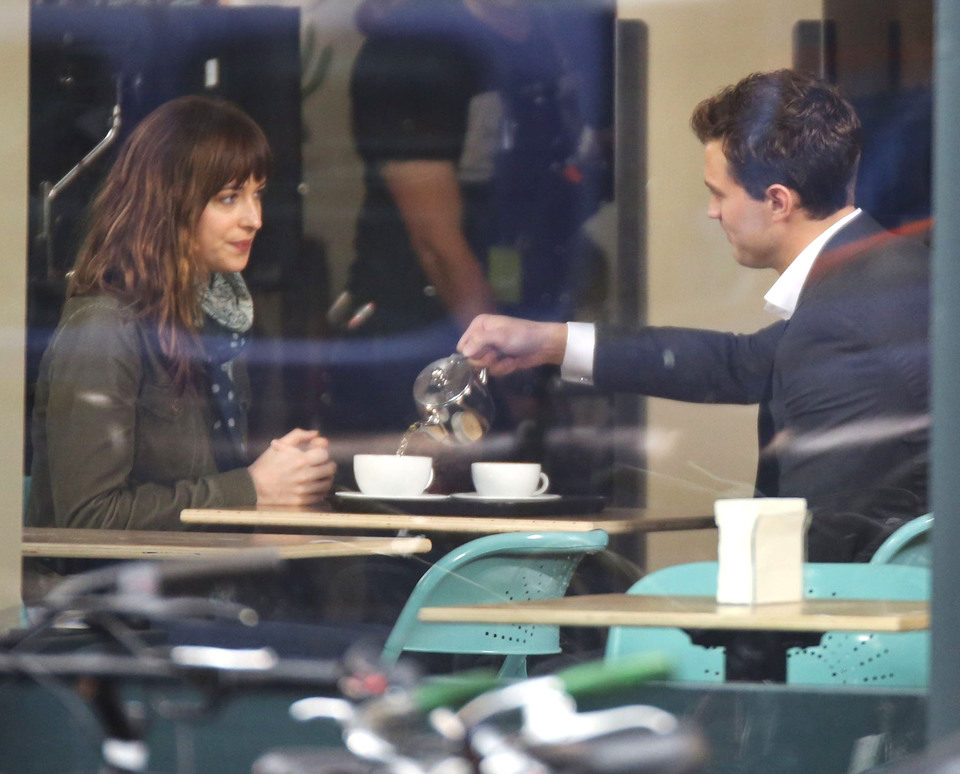 Dakota Johnson y Jamie Dornan en el rodaje de 'Cincuenta sombras de Grey' en Vancouver