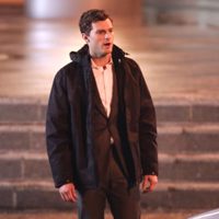 Jamie Dornan abrigado en el rodaje de 'Cincuenta sombras de Grey' en Vancouver