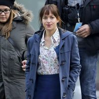 Dakota Johnson con pinta angelical en el rodaje de 'Cincuenta sombras de Grey' en Vancouver