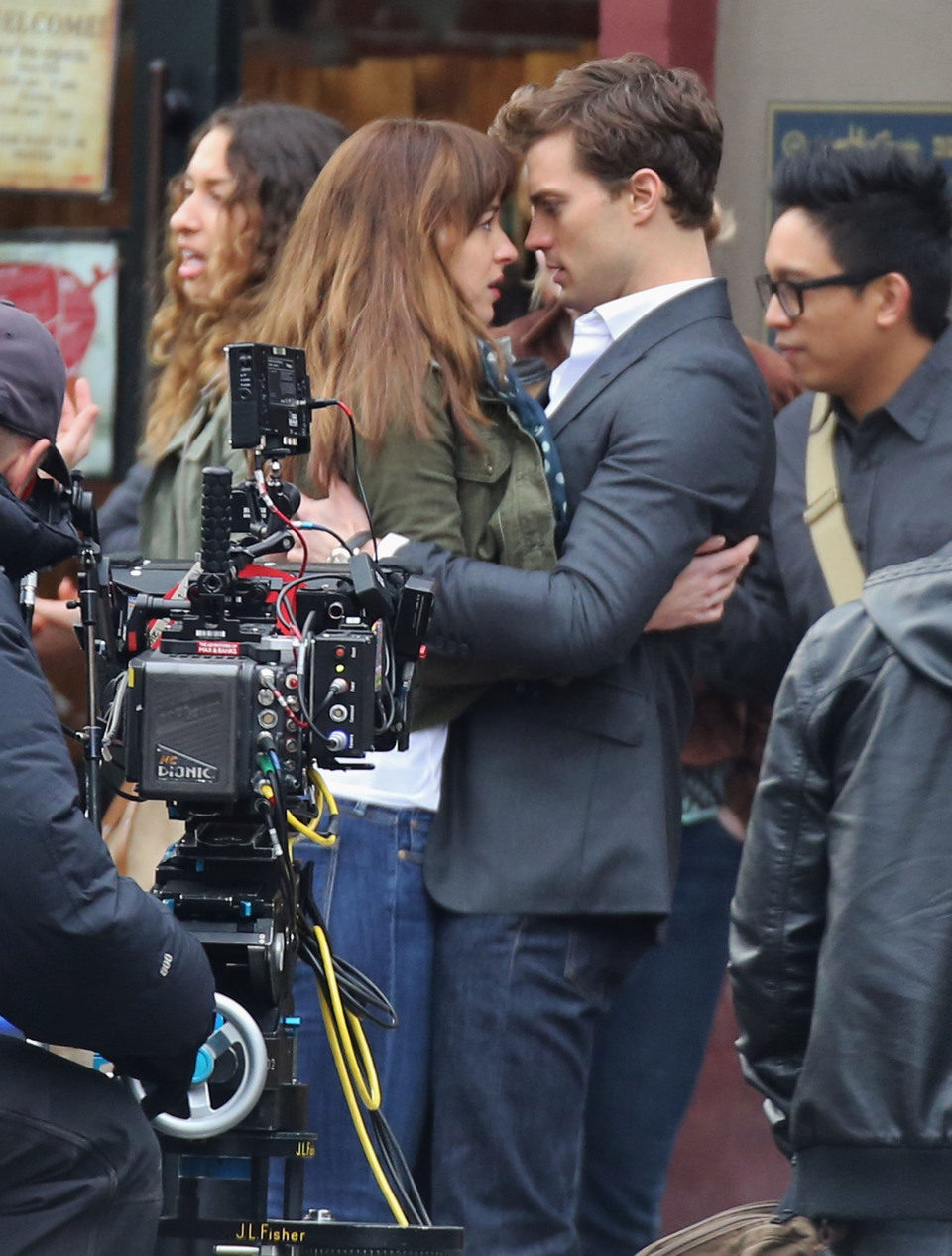 Dakota Johnson y Jamie Dornan muy cómplices en el rodaje de 'Cincuenta sombras de Grey'