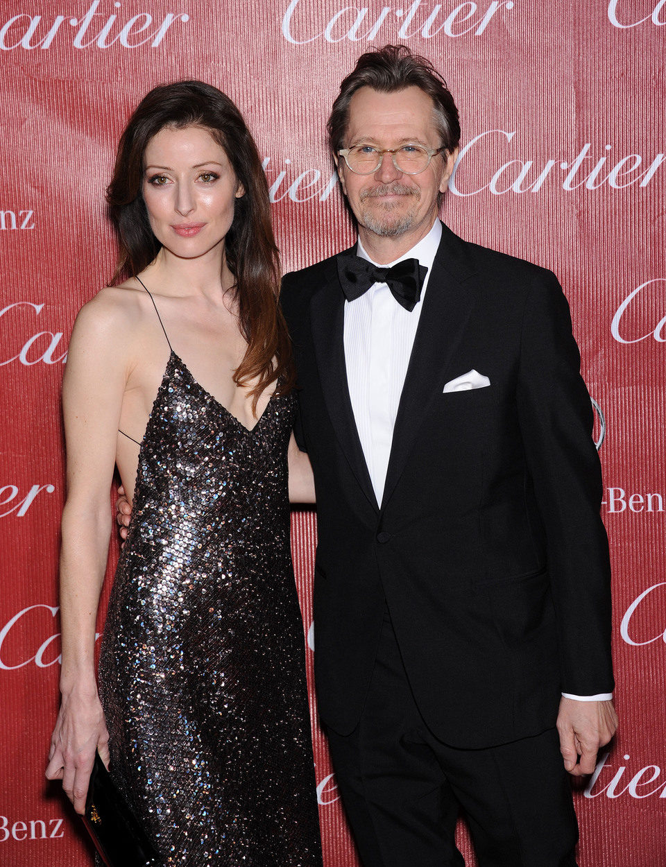 Gary Oldman y Alexandra Edenborough en la gala de premios del Festival Internacional de Palm Springs