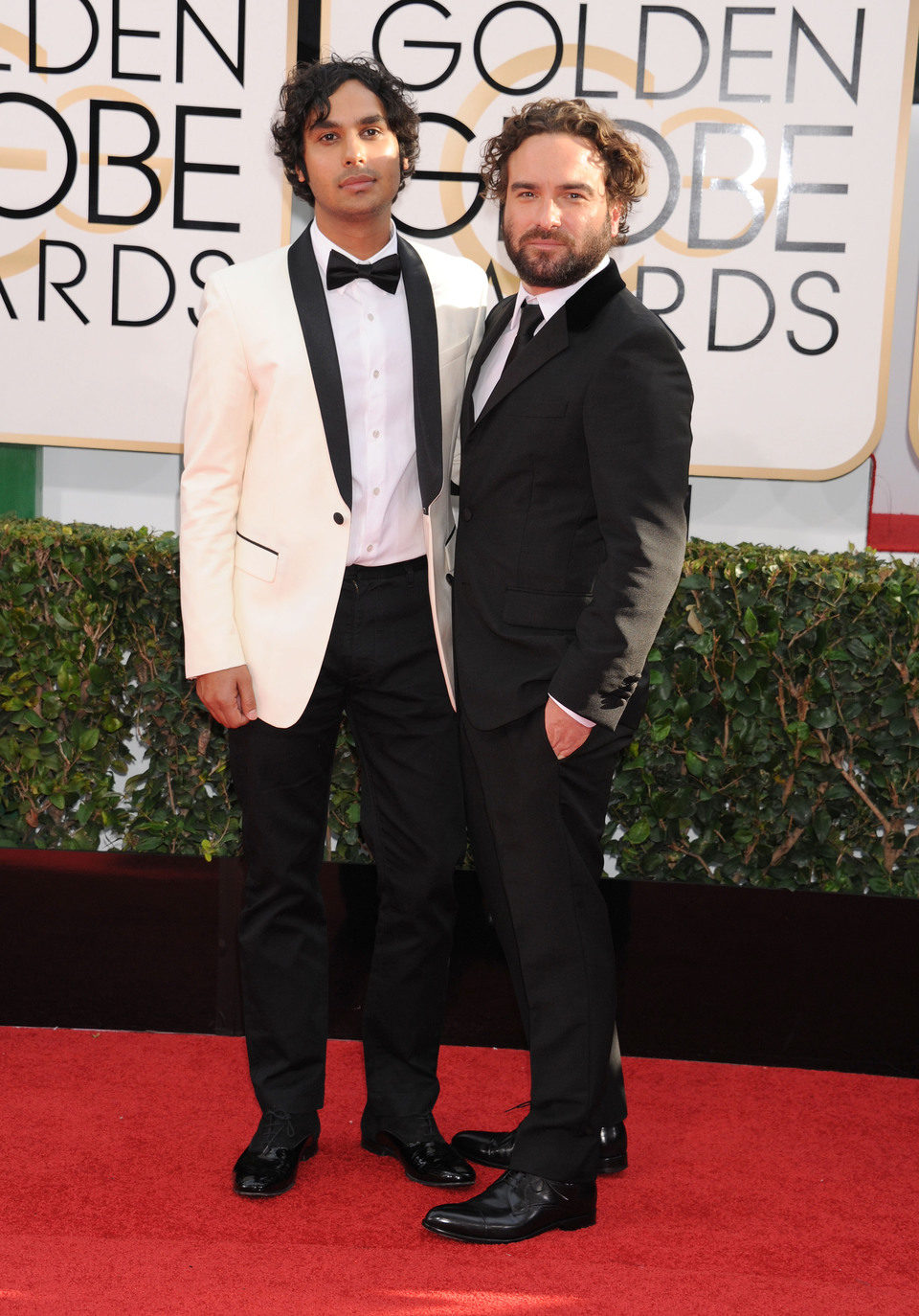 Kunal Nayyar y Johnny Galecki en los Globos de Oro 2014