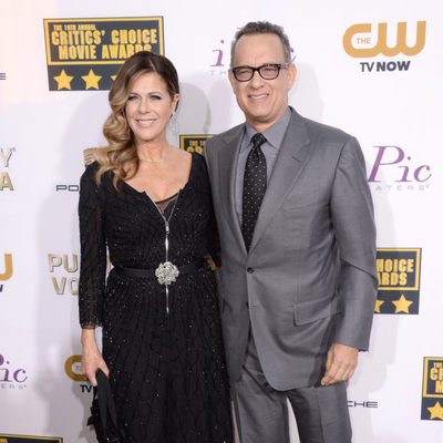 Tom Hanks y Rita Wilson a su llegada a la gala de los Critics' Choice Movie Awards 2014