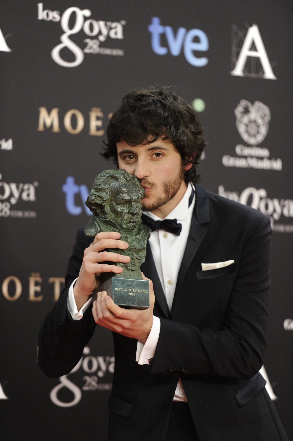 Javier Pereira posa con su Goya al mejor actor revelación