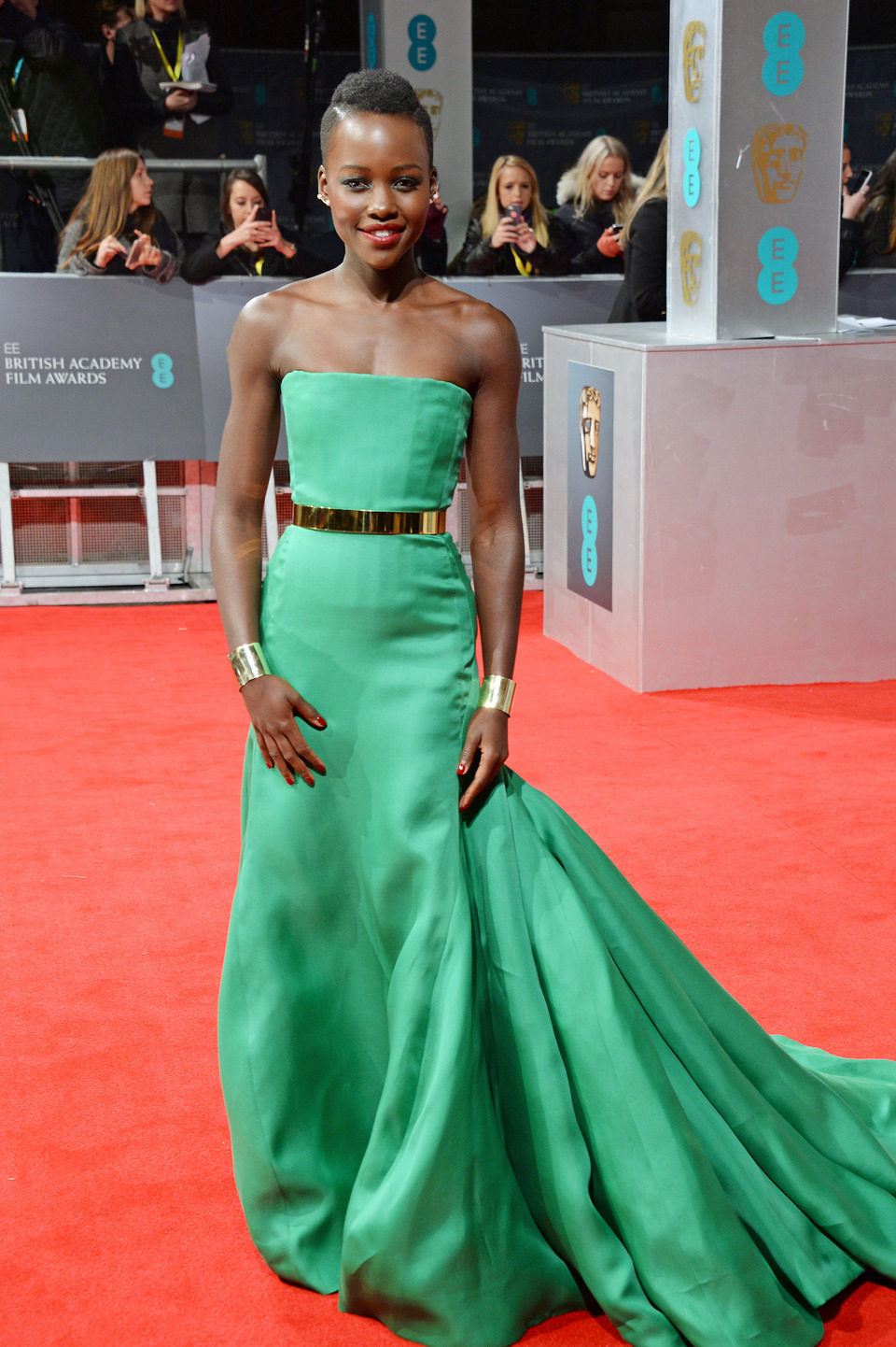 Lupita Nyong'o en la alfombra roja de los BAFTA 2014