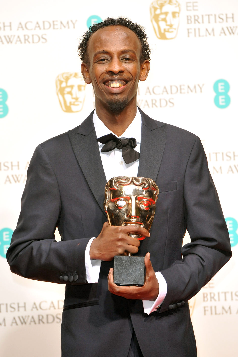 Barkhad Abdi posa con su premio BAFTA 2014