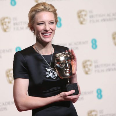 Cate Blanchett posa con su premio BAFTA 2014