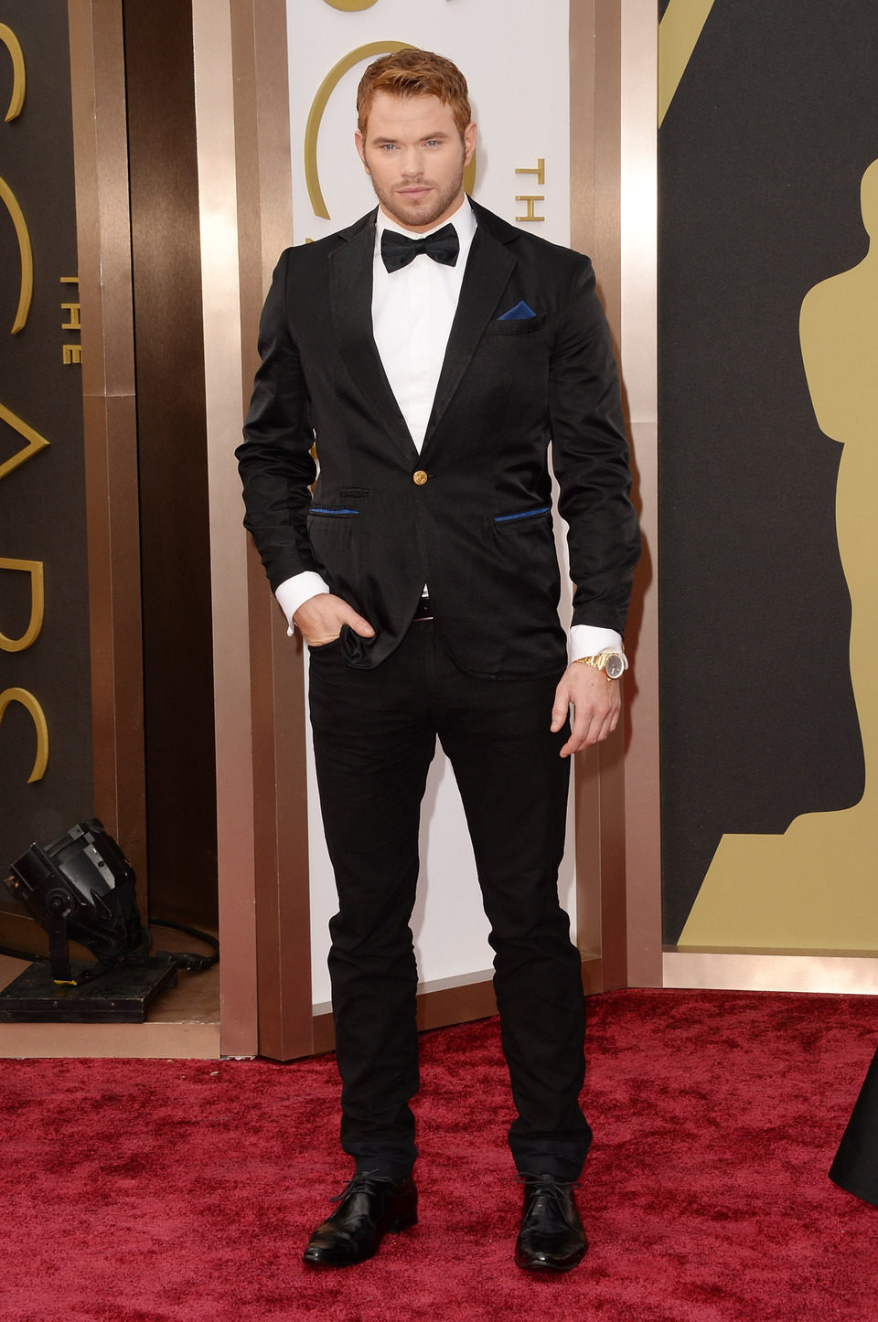 Kellan Lutz en la alfombra roja de los Oscar 2014