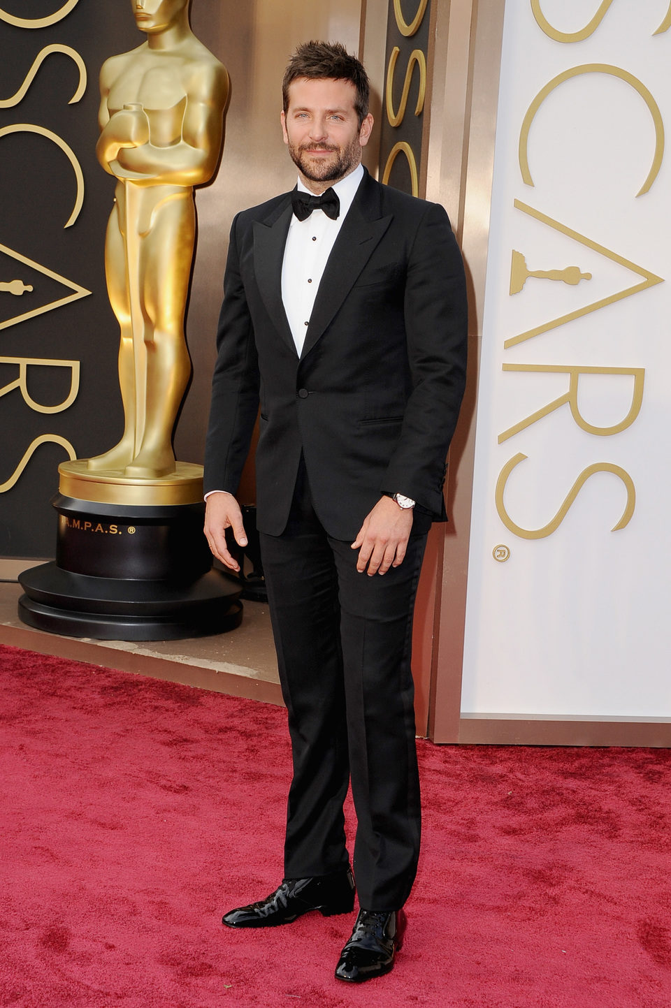 Bradley Cooper en la alfombra roja de los Oscar 2014