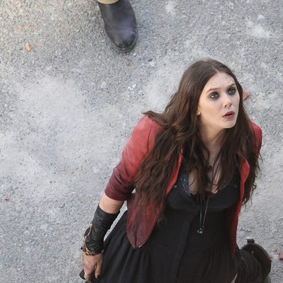 Elizabeth Olsen como Bruja Escarlata en el rodaje de 'Los Vengadores: La era de Ultron'