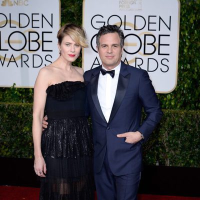 Mark Ruffalo y Sunrise Coigney en la alfombra roja de los Globos de Oro 2015