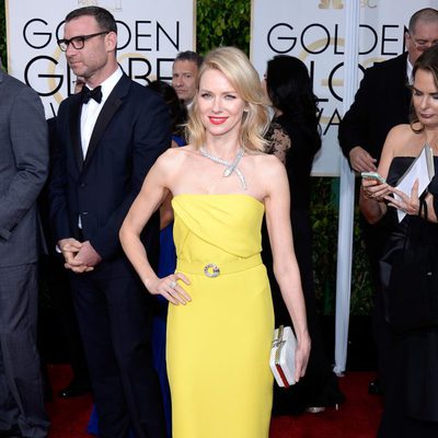 Naomi Watts en la alfombra roja de los Globos de Oro 2015