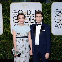 Keira Knightley y James Righton en la alfombra roja de los Globos de Oro 2015