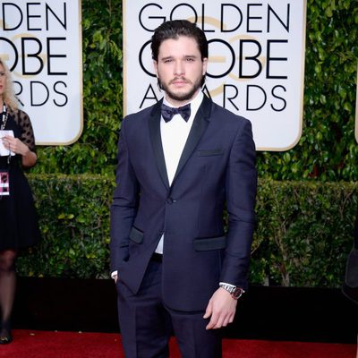 Kit Harington en la alfombra roja de los Globos de Oro 2015