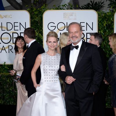 Kayte Walsh y Kelsey Grammer en la alfombra roja de los Globos de Oro 2015