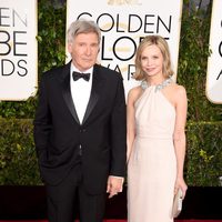 Harrison Ford y Calista Flockhart en la alfombra roja de los Globos de Oro 2015